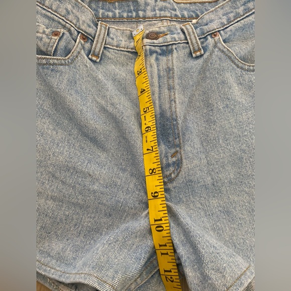 Vintage High waisted Levi’s 505 shorts - Picture 7 of 10